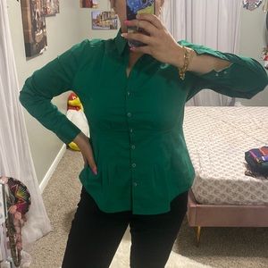 Green top, elegant and high quality almost new, fashionable top